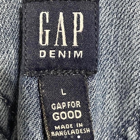 Gap overall shorts in size large - Picture 2 of 3